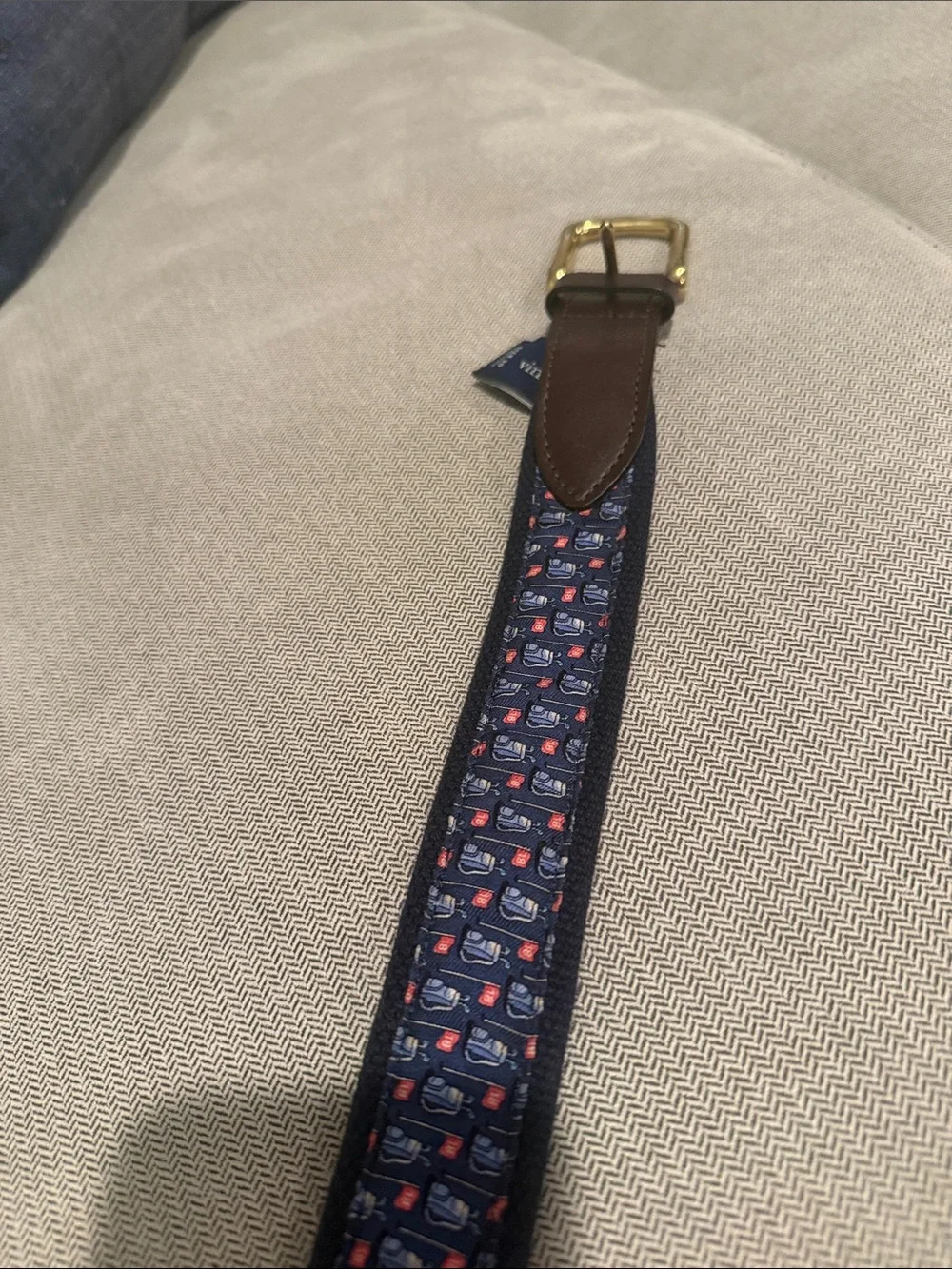 Vineyard Vines Men's Navy golf bag-Patterned Leather-Trim Belt with Brass Buckle